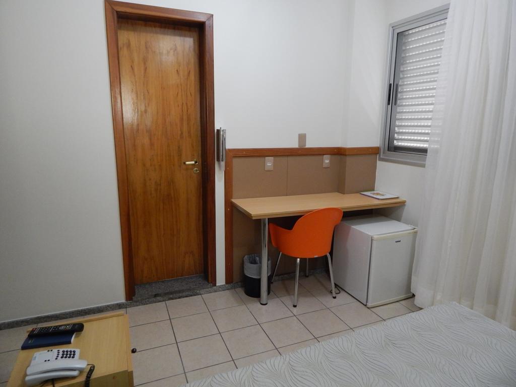 Quarto com 2 Camas de Solteiro